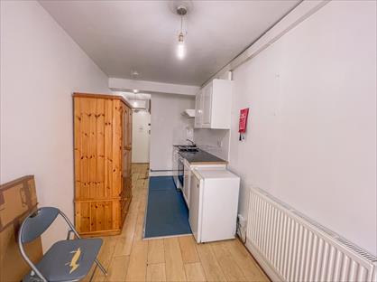 Studio Flat, Kember Street, N1