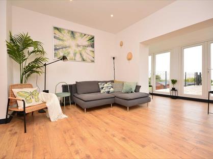 2 Bed Flat, Beach Rise, CT8
