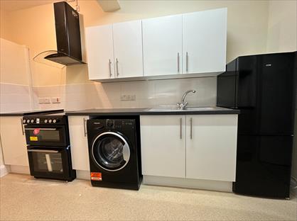 1 Bed Flat, Golfe Road, IG1