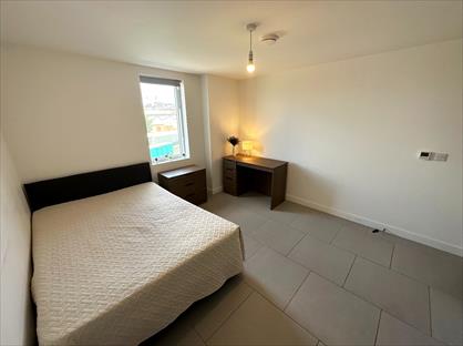 Room in a Shared Flat, St. Rule Street, SW8