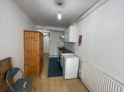 Studio Flat, Kember Street, N1
