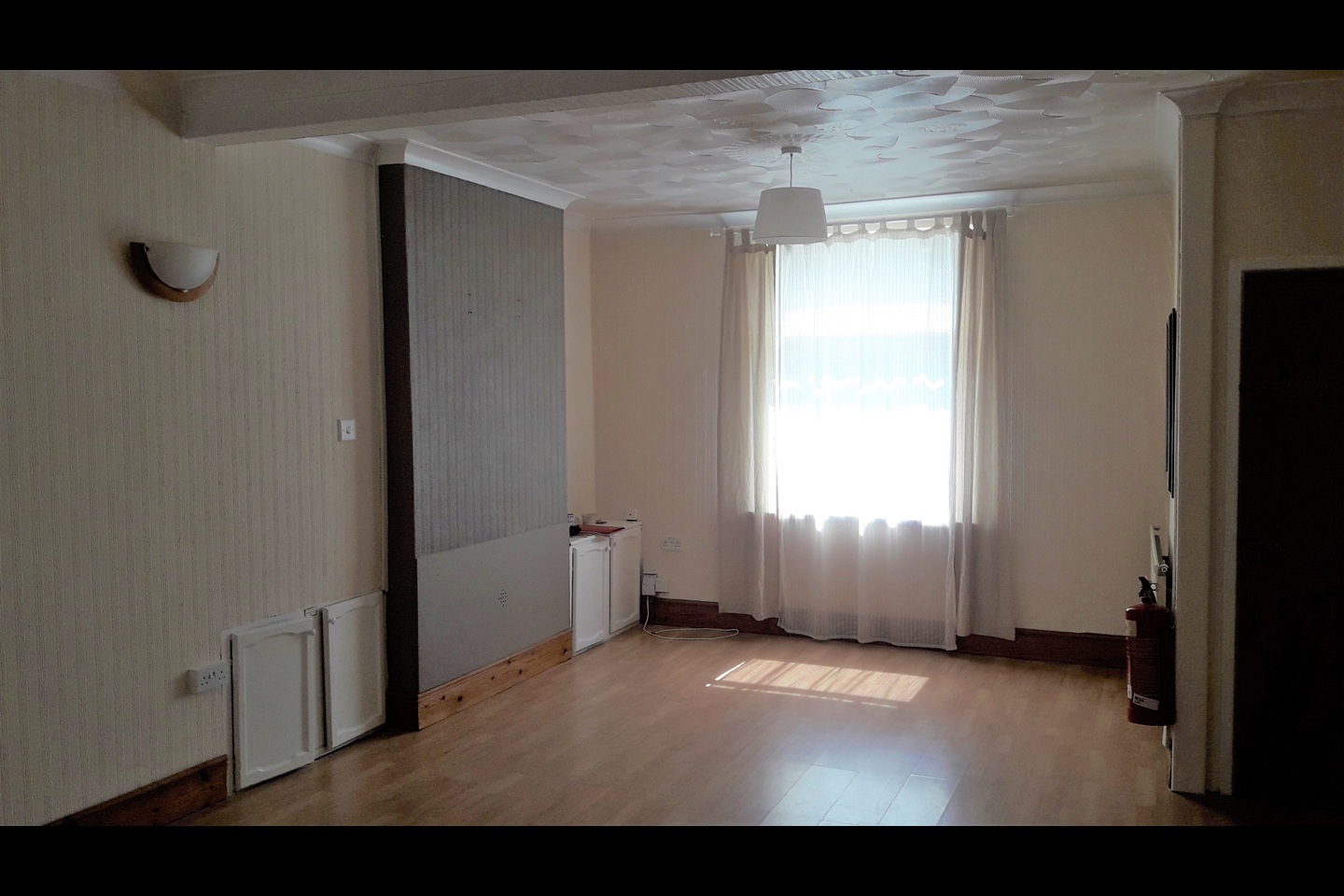 2 Bed Terraced House, Cornwall St, CF11 photo 2