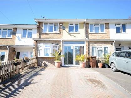 3 Bed Terraced House, Green Acre, GU11