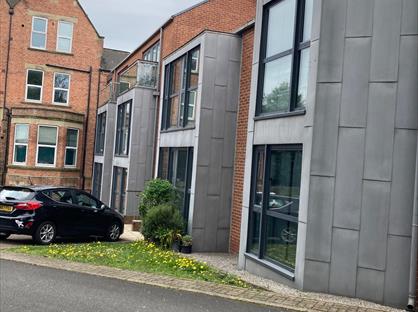 1 Bed Flat, Manygates Park, WF1