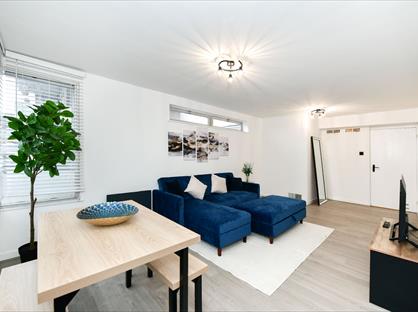 2 Bed Flat, Spelthorne Grove, TW16