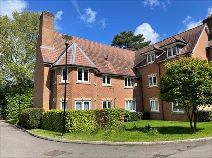 2 Bed Flat, The Lodge, GU1
