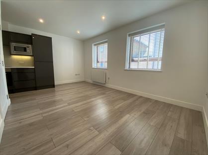 1 Bed Flat, Western Road, RM1