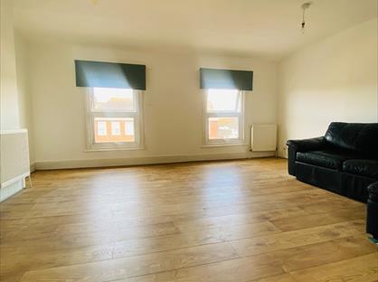 3 Bed Flat, Brook House, KT6