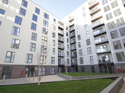 2 Bed Flat, Nankeville Court, GU22