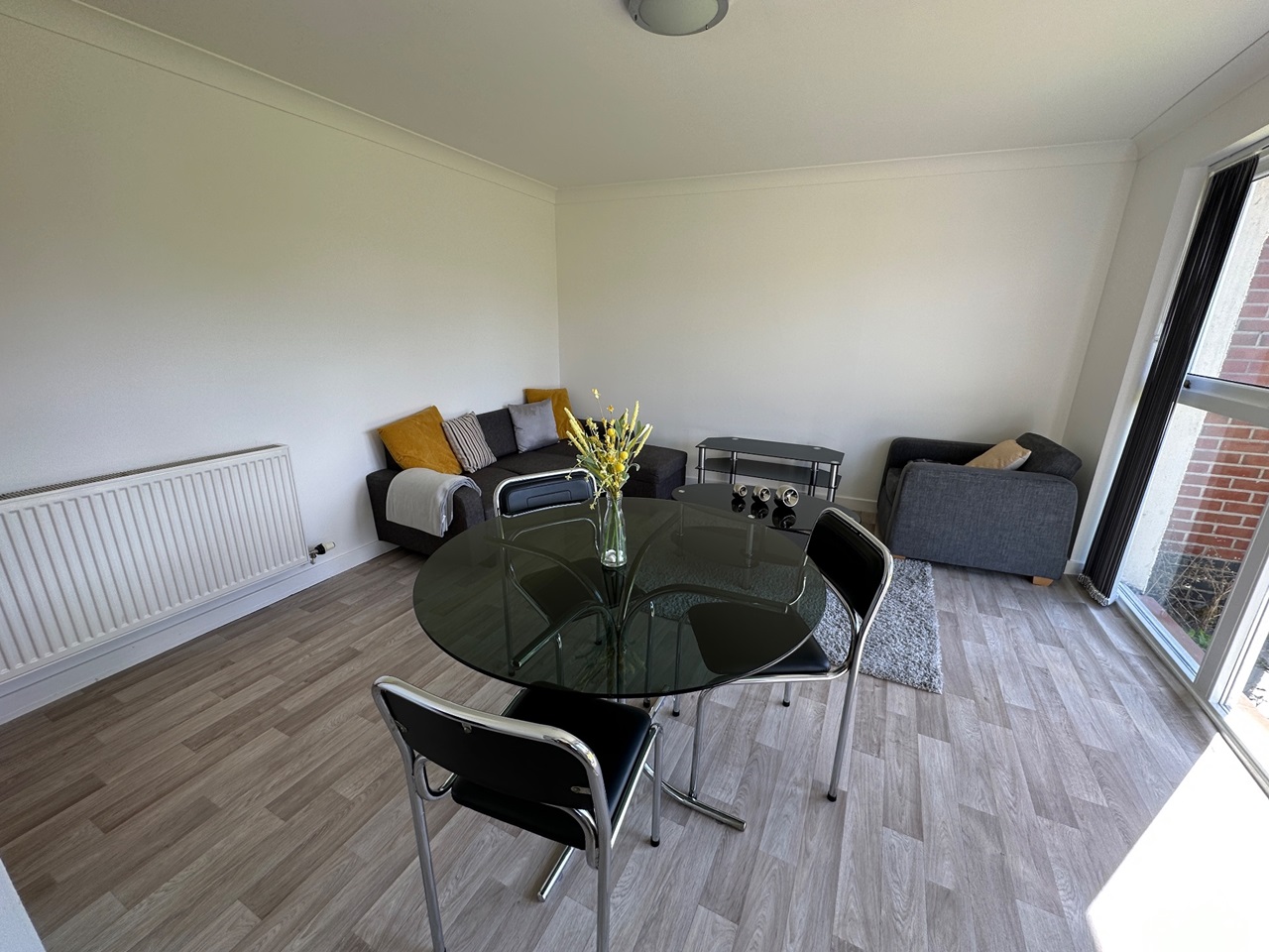 2 Bed Flat, Blanefield Gardens, G13 photo 2