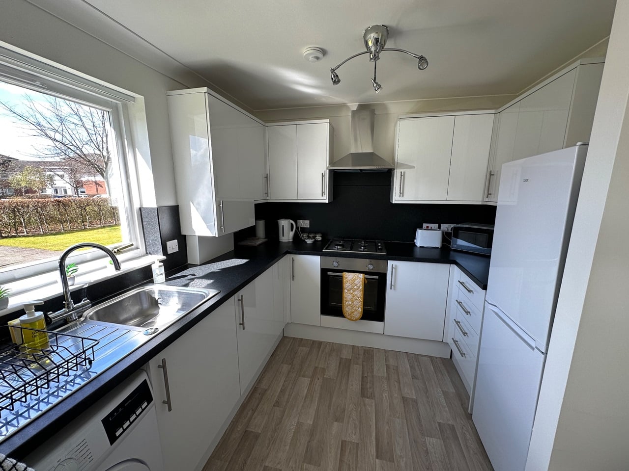 2 Bed Flat, Blanefield Gardens, G13 photo 4