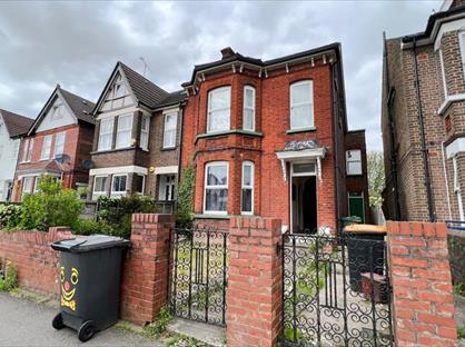 5 Bed Semi-Detached House, High Street North, LU6