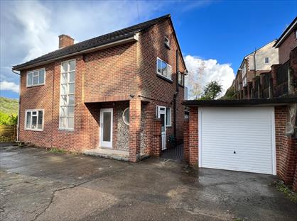 3 Bed Detached House, New Barn Lane, CR3