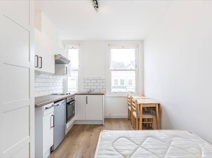 Studio Flat, Warwick Road, SW5