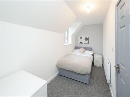 Room in a Shared House, Tennyson Close, TW14