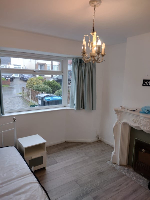 Morden Room in a Shared House, Lynmouth Avenue, SM4 To Rent Now for