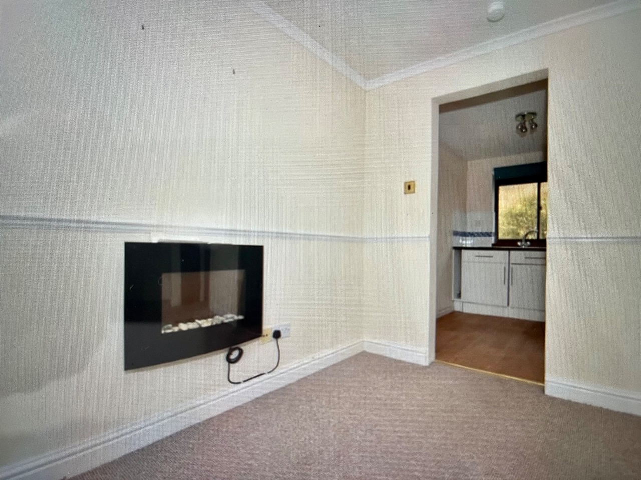 Yeovil 1 Bed Flat, Ivel Court, BA21 To Rent Now for £600.00 p/m