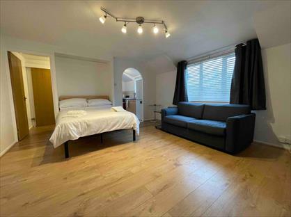 Studio Flat, Nash Close, AL9