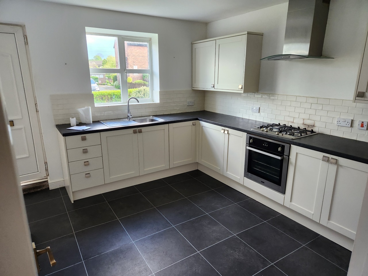 Mirfield 3 Bed SemiDetached House, Hill Top Crescent, WF14 To Rent