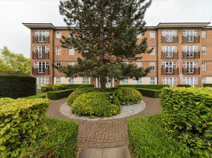 2 Bed Flat, Rectory Court, E18