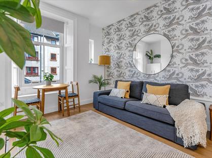 1 Bed Flat, Piersfield Grove, EH8