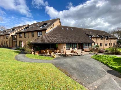 1 Bed Flat, Ballinger Court, HR4