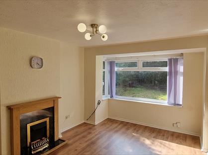 2 Bed Semi-Detached House, Kingsholme Road, M22
