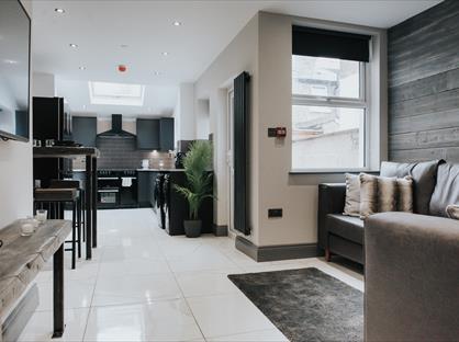 6 Bed Terraced House, Adelaide Road, L7