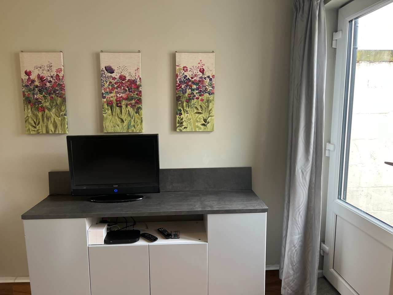 Edgware Studio Flat, Edgware, HA8 To Rent Now for £990.00 p/m