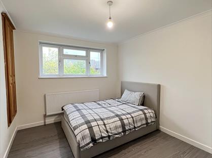 Room in a Shared House, Willow Road, KT3