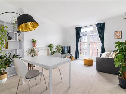 1 Bed Flat, Cromwell Crescent, SW5