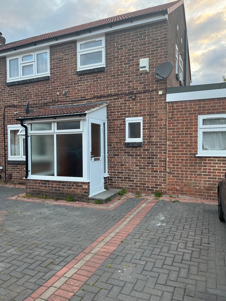 Hayes Room in a Shared House, Larch Crescent, UB4 To Rent Now for £