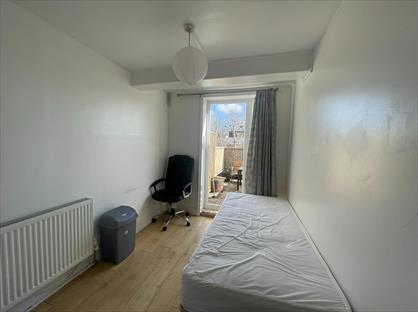 Bedsit, Kember Street, N1