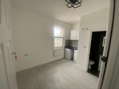 Studio Flat, Staplehurst Road, SE13