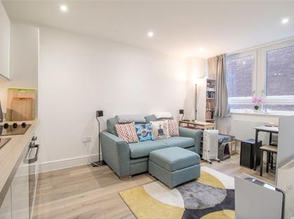 1 Bed Flat, Desborough Road, HP11