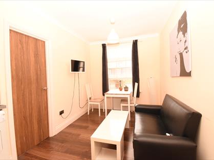 1 Bed Flat, Wyndham Street, W1H