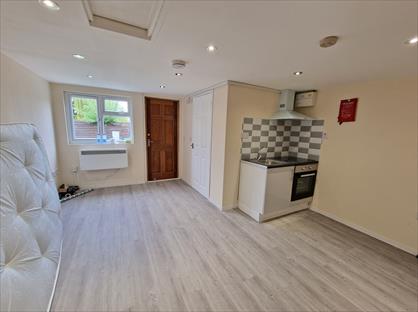 Studio Flat, Lower Dunton Road, RM14