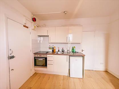 Studio Flat, Holloway Road, N7
