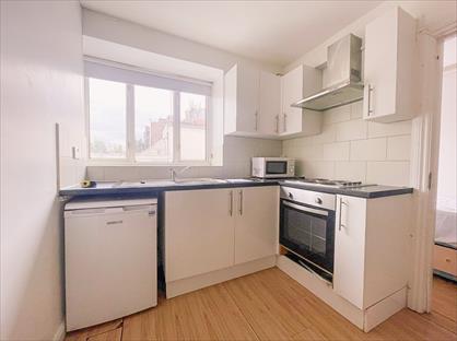 Studio Flat, Holloway Road, N7
