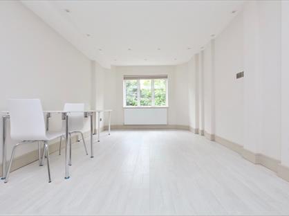 1 Bed Flat, Hillcrest Gardens, KT10