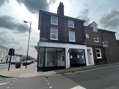 Bedsit, High Street North, LU6