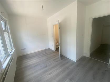 Room in a Shared House, Sweet Briar Walk, N18