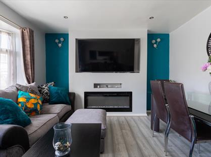 3 Bed Semi-Detached House, Red Lodge Close, LS8