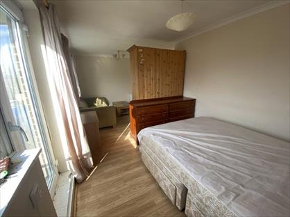 Room in a Shared House, Kingslee Court, SM2