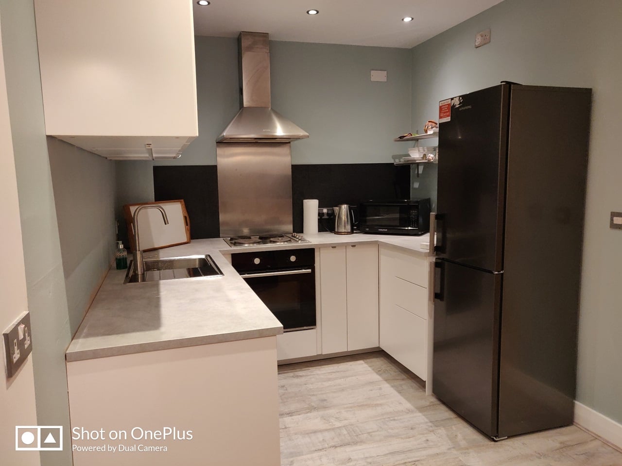 2 Bed Flat, Ellesmere Street, M15 photo 3