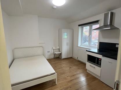 Studio Flat, Westway, W12