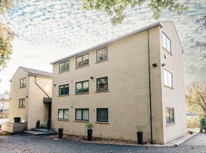2 Bed Flat, Charlecote, BA1