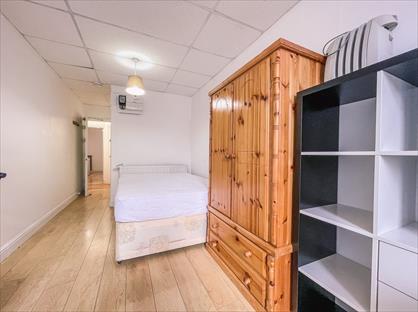 Studio Flat, Kember Street, N1