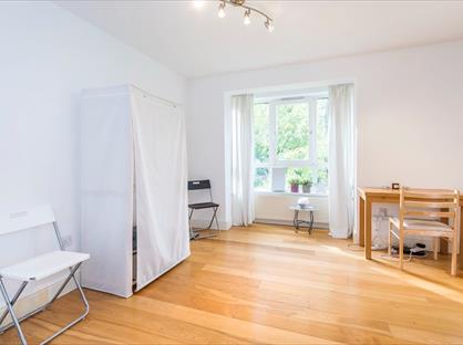 Studio Flat, Amber Court, N7