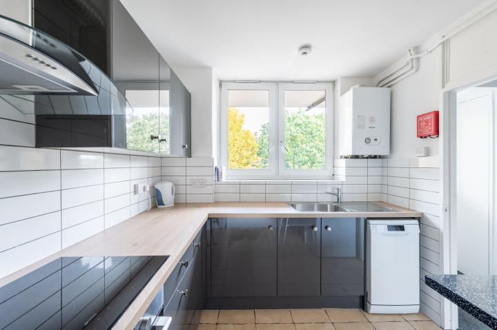 4 Bed Flat, Fownes Street, SW11